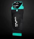 Load image into Gallery viewer, SEVEN 24.1 C/O FUSION - KNEE GUARDS BLACK